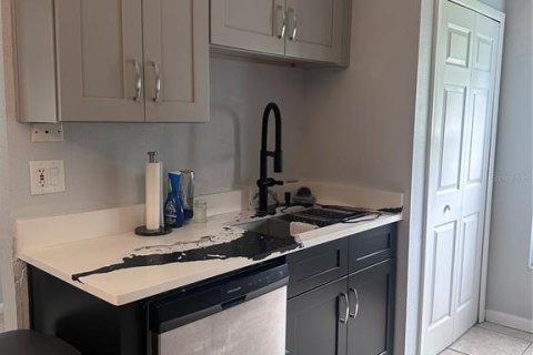 Immobilier commercial à vendre à Saint Petersburg, Floride: 226.31 m2 № 2238309 - photo 5