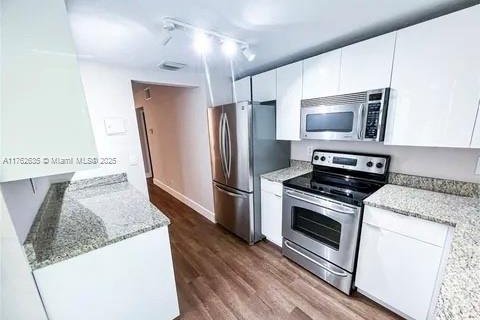 Condo in Lauderhill, Florida, 1 bedroom  № 1706775 - photo 1