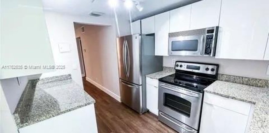 Condo in Lauderhill, Florida, 1 bedroom  № 1706775