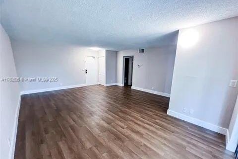 Condo in Lauderhill, Florida, 1 bedroom  № 1706775 - photo 6