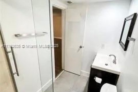 Condo in Lauderhill, Florida, 1 bedroom  № 1706775 - photo 15