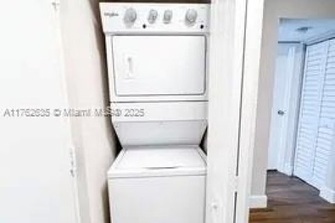 Condo in Lauderhill, Florida, 1 bedroom  № 1706775 - photo 19