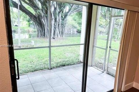 Condo in Lauderhill, Florida, 1 bedroom  № 1706775 - photo 23