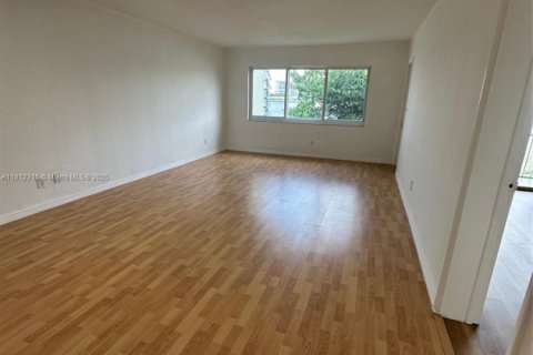 Condominio en venta en Miami, Florida, 1 dormitorio, 88.63 m2 № 1756801 - foto 13