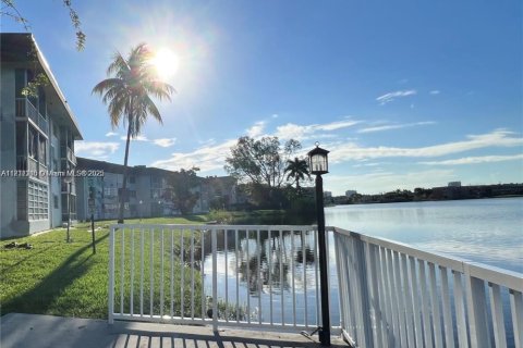 Condominio en venta en Miami, Florida, 1 dormitorio, 88.63 m2 № 1756801 - foto 2