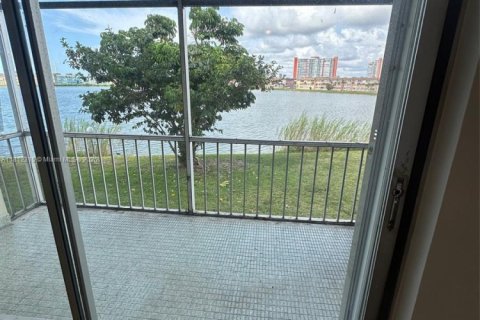 Condominio en venta en Miami, Florida, 1 dormitorio, 88.63 m2 № 1756801 - foto 16