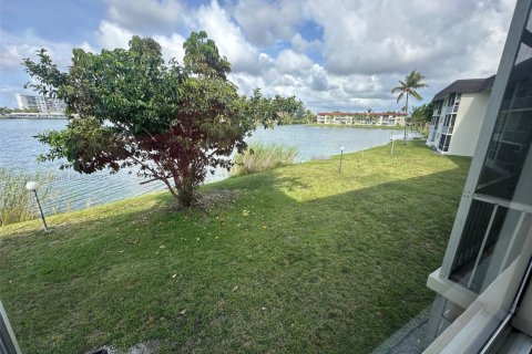Condominio en venta en Miami, Florida, 1 dormitorio, 88.63 m2 № 1756801 - foto 19