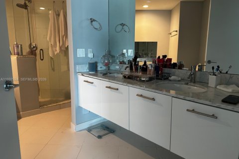 Condo in Miami, Florida, 2 bedrooms  № 1999076 - photo 19
