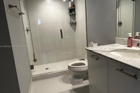 Condo in Miami, Florida, 2 bedrooms  № 1999076 - photo 17