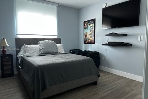 Condo in Miami, Florida, 2 bedrooms  № 1999076 - photo 14