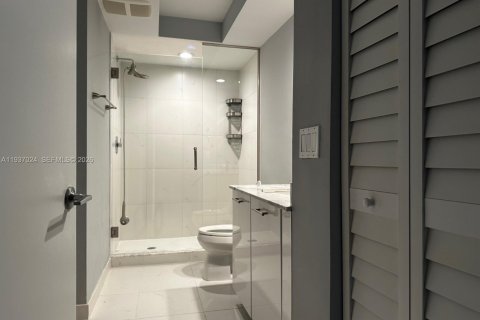 Condo in Miami, Florida, 2 bedrooms  № 1999076 - photo 15