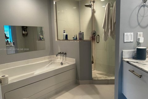 Condo in Miami, Florida, 2 bedrooms  № 1999076 - photo 20