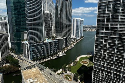 Condo in Miami, Florida, 2 bedrooms  № 1999076 - photo 1