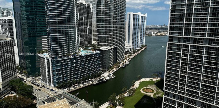 Condo in Miami, Florida, 2 bedrooms  № 1999076