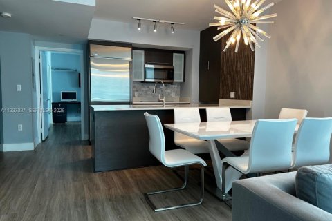 Condo in Miami, Florida, 2 bedrooms  № 1999076 - photo 5
