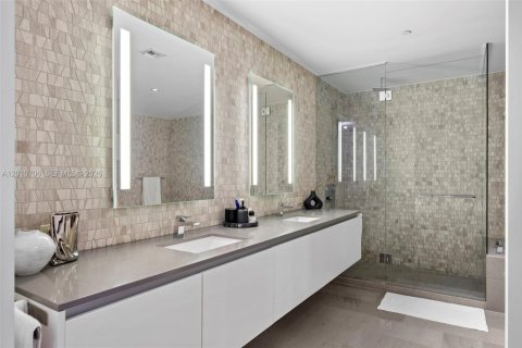 Condominio en alquiler en Miami, Florida, 2 dormitorios, 115.01 m2 № 2073605 - foto 14