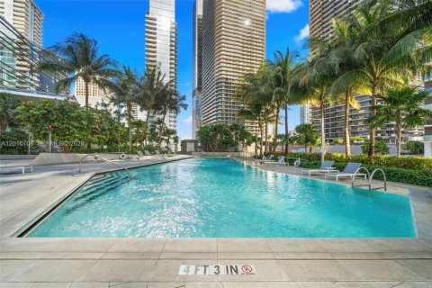 Condominio en alquiler en Miami, Florida, 2 dormitorios, 115.01 m2 № 2073605 - foto 29