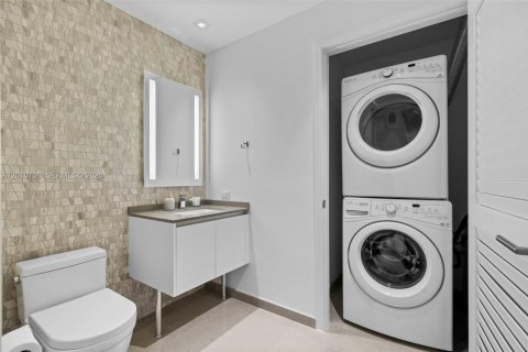 Condominio en alquiler en Miami, Florida, 2 dormitorios, 115.01 m2 № 2073605 - foto 20