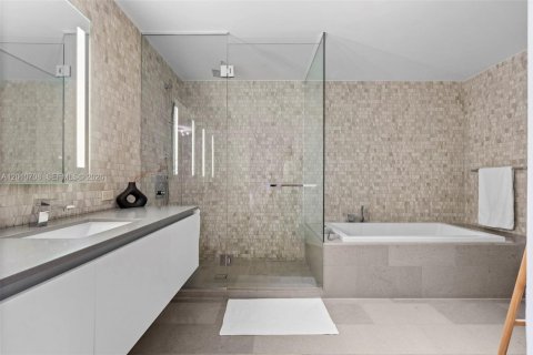 Condominio en alquiler en Miami, Florida, 2 dormitorios, 115.01 m2 № 2073605 - foto 15