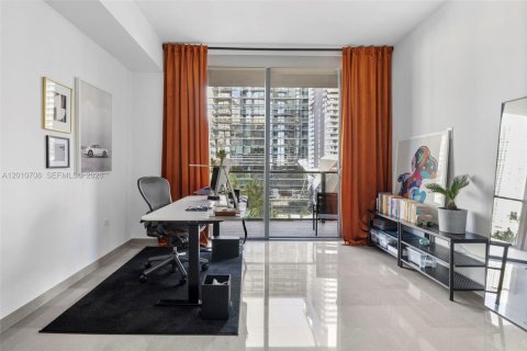 Condominio en alquiler en Miami, Florida, 2 dormitorios, 115.01 m2 № 2073605 - foto 22
