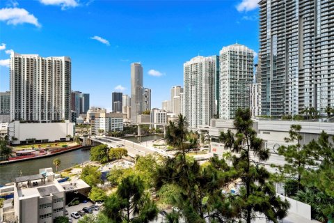 Condominio en alquiler en Miami, Florida, 2 dormitorios, 115.01 m2 № 2073605 - foto 5