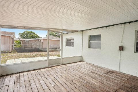 House in Apollo Beach, Florida 3 bedrooms, 97.45 sq.m. № 1681892 - photo 19