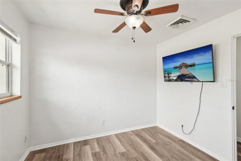 House in Apollo Beach, Florida 3 bedrooms, 97.45 sq.m. № 1681892 - photo 15