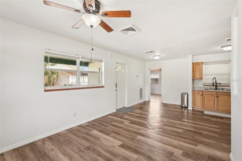House in Apollo Beach, Florida 3 bedrooms, 97.45 sq.m. № 1681892 - photo 4