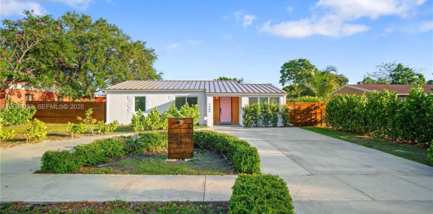 Villa ou maison à North Miami, Floride 5 chambres № 2068274