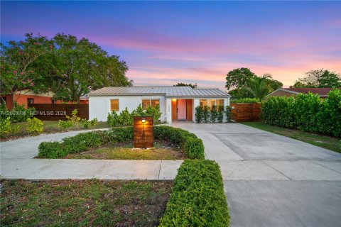 Villa ou maison à vendre à North Miami, Floride: 5 chambres № 2068274 - photo 2