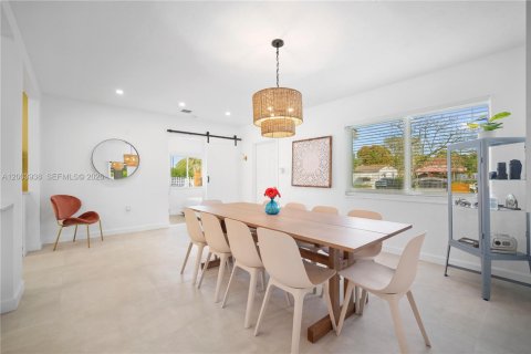 Villa ou maison à vendre à North Miami, Floride: 5 chambres № 2068274 - photo 11