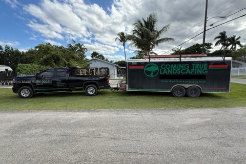 Commercial property in Florida City, Florida № 2082221