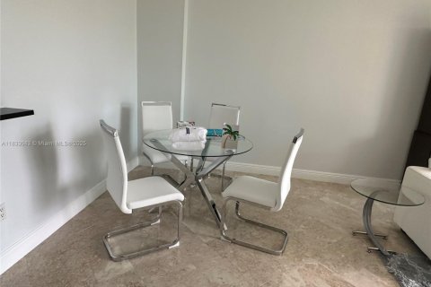 Condominio en alquiler en Boca Raton, Florida, 1 dormitorio, 82.68 m2 № 1941833 - foto 3