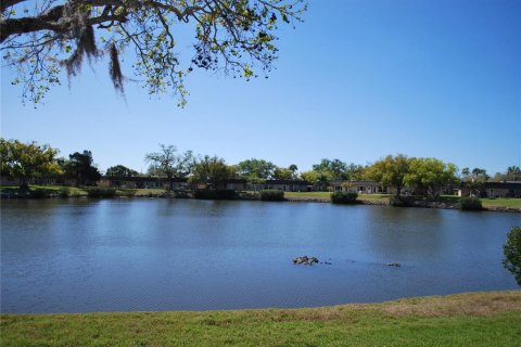 Condo in New Port Richey, Florida, 2 bedrooms № 2098089 - photo 2