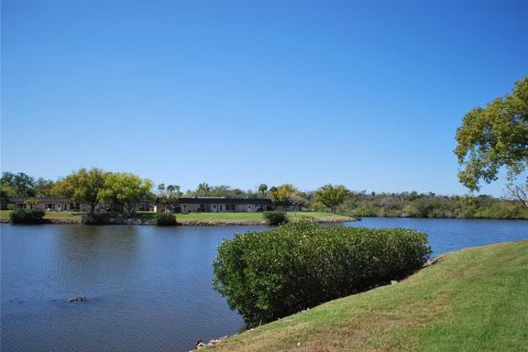 Condo in New Port Richey, Florida, 2 bedrooms № 2098089 - photo 4