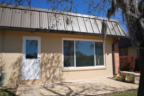 Condo in New Port Richey, Florida, 2 bedrooms № 2098089 - photo 5