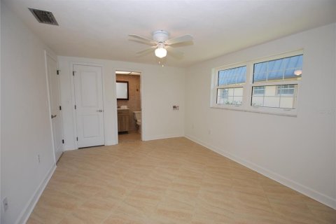 Condo in New Port Richey, Florida, 2 bedrooms № 2098089 - photo 19