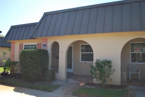 Condo à New Port Richey, Floride, 2 chambres  № 2098089