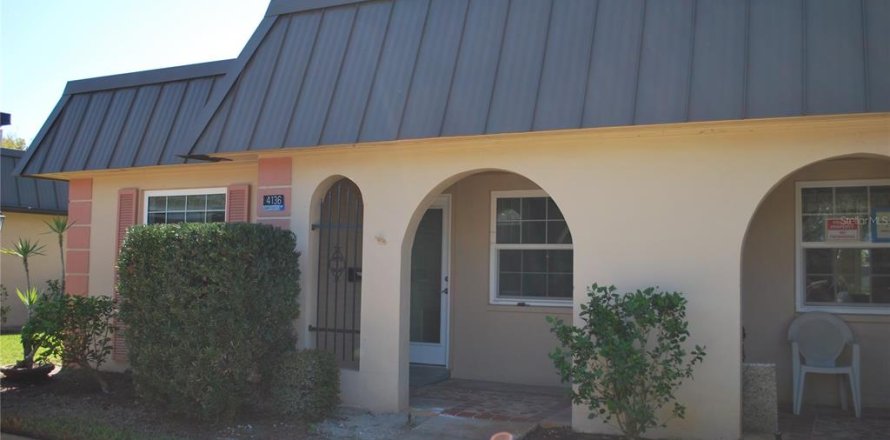 Condo in New Port Richey, Florida, 2 bedrooms № 2098089