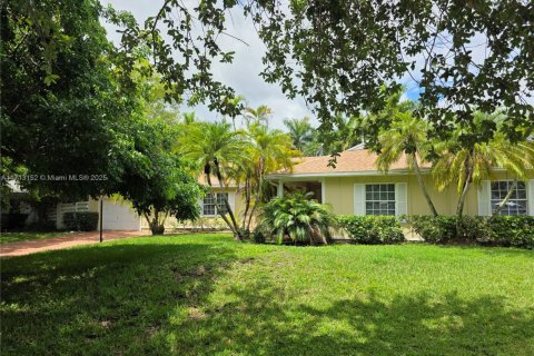 House in Miami, Florida 4 bedrooms, 200.02 sq.m. № 2013022