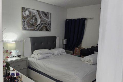 Copropriété à louer à Hialeah, Floride: 2 chambres, 83.98 m2 № 2007951 - photo 8