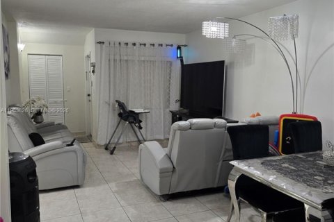 Copropriété à louer à Hialeah, Floride: 2 chambres, 83.98 m2 № 2007951 - photo 10