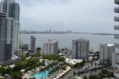 Condo in Miami, Florida, 1 bedroom  № 1889429 - photo 3