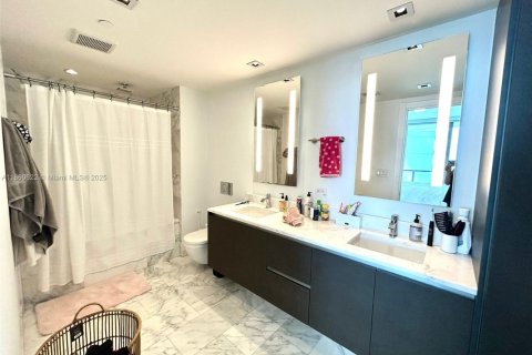 Condo in Miami, Florida, 1 bedroom  № 1889429 - photo 9