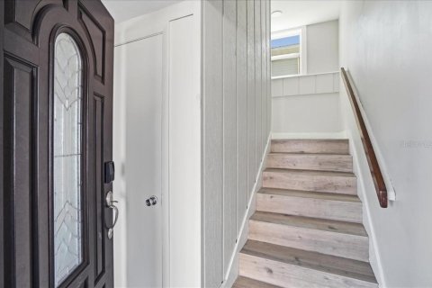 Commercial property in Bradenton Beach, Florida 6 bedrooms, 263.29 sq.m. № 2097327 - photo 9