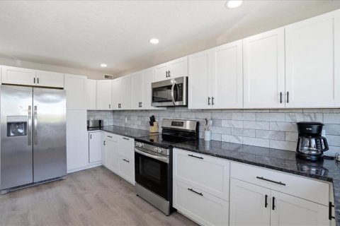 Commercial property in Bradenton Beach, Florida 6 bedrooms, 263.29 sq.m. № 2097327 - photo 19