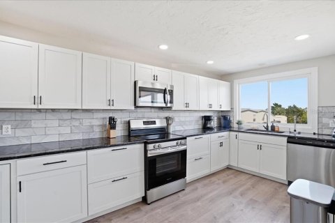 Commercial property in Bradenton Beach, Florida 6 bedrooms, 263.29 sq.m. № 2097327 - photo 16