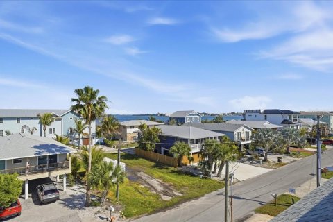 Commercial property in Bradenton Beach, Florida 6 bedrooms, 263.29 sq.m. № 2097327 - photo 25