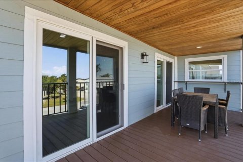 Commercial property in Bradenton Beach, Florida 6 bedrooms, 263.29 sq.m. № 2097327 - photo 22