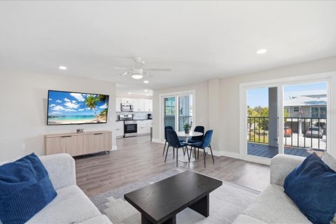 Commercial property in Bradenton Beach, Florida 6 bedrooms, 263.29 sq.m. № 2097327 - photo 12
